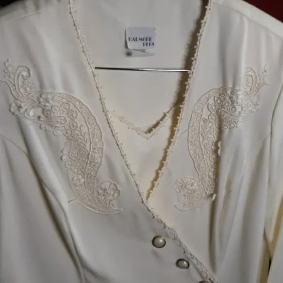 Halmode Plus Cream Suit - Picture 2 of 7